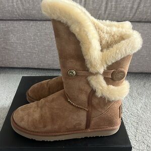 Australia Luxe shearling boots, barely worn.